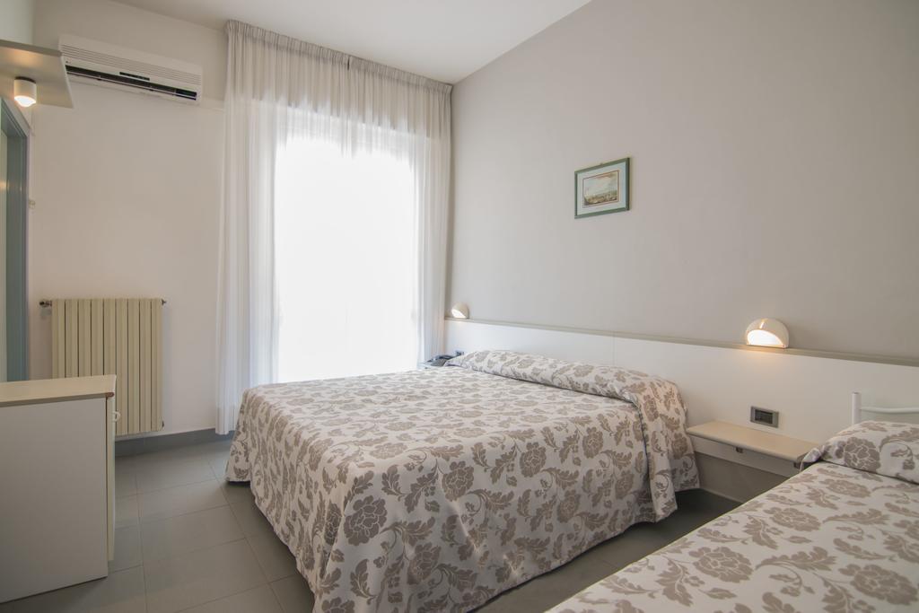 B&B Hotel Souvenir Cesenatico Phòng bức ảnh